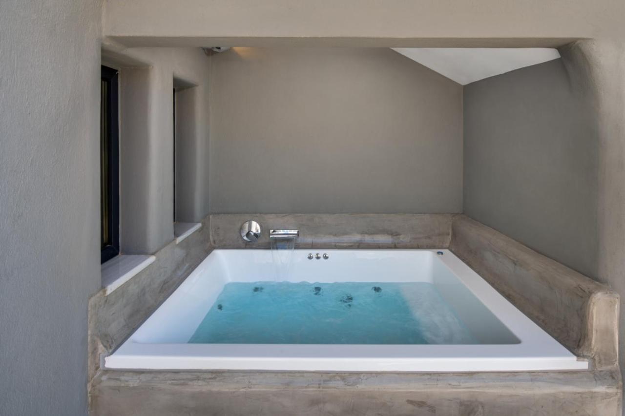 Christianna & George Luxury Hot Tub Apartment Firá Buitenkant foto